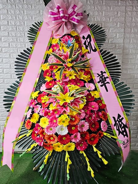 품격과 풍성함을 가득 담은 고급스러운 화환